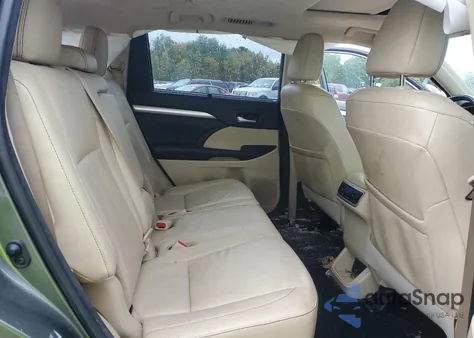 2018 Toyota Highlander Se z USA, uszkodzony, nr VIN 5TDJZRFH0JS908507